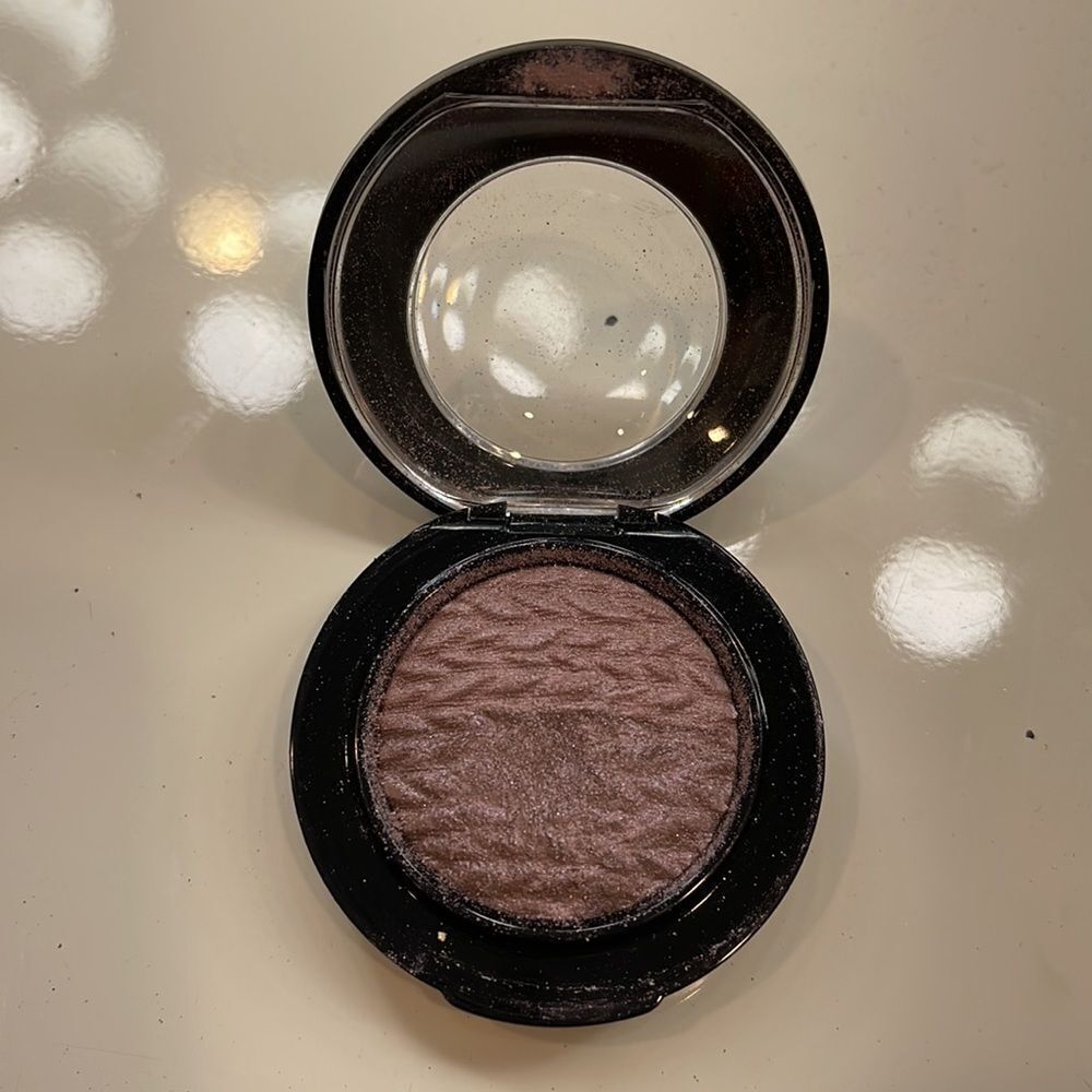 MAC LEAP EYESHADOW